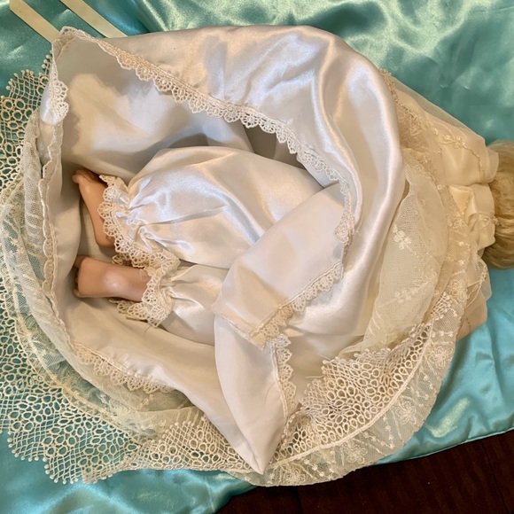 VINTAGE HEAVENLY CHRISTENING DOLL - Picture 7 of 8